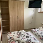 Erhart Apartman *